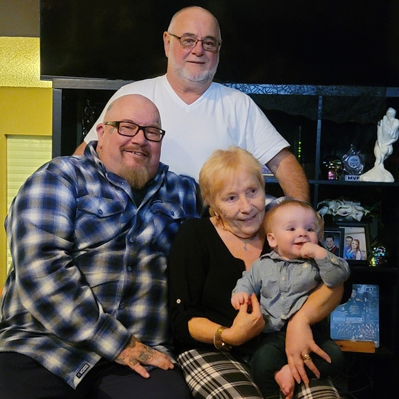 Hi fellow poshers 👋 - Picture 3 of 6